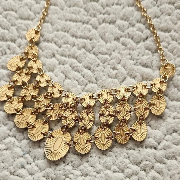 Statement Elegant Gold and White Druzy Necklace - Picture 4 of 5